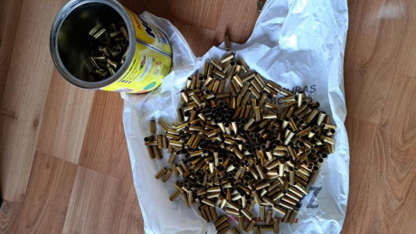 Unas 530 vainas del calibre 32 s&w,la mayoria tienen un disparo,algunas dos 
50 euros mas gastos de 02