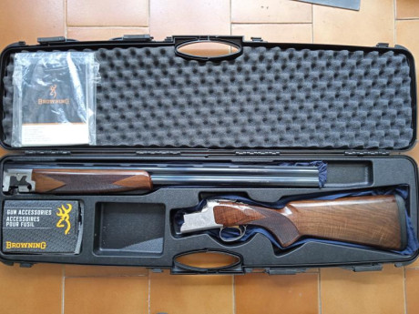 Vendo FN superpuesta  cal.12/76 modelo B525  caza serie one superligera; excelente estado, apenas se ha 02