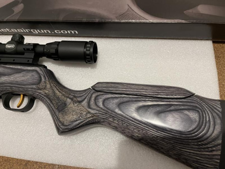 Vendo Cometa Fénix 400 USC (Ultra Short Carbine) sistema GP de madera laminada black pepper + visor Leapers 01