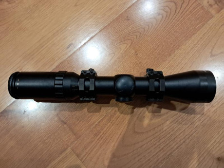 Se vende tasco titan 1,5-6x 42 en muy buen estado. Solo un pequeño arañazo que se ve en las fotos. Con 00