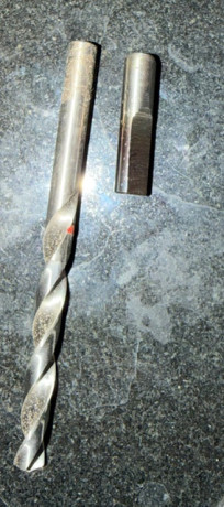 Hola compañeros.

Llevo tiempo buscando una herramienta para quitar pistones de tipo Berdan. 

He intentado 170