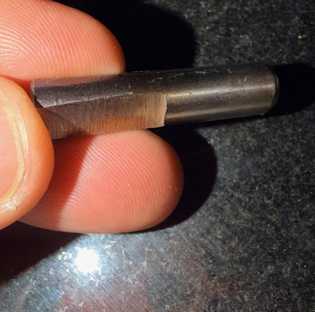 Hola compañeros.

Llevo tiempo buscando una herramienta para quitar pistones de tipo Berdan. 

He intentado 01