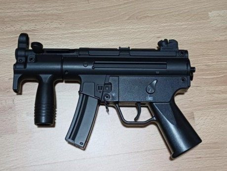 Se vende mp5 de airsoft como nueva sin partidas ni uso de colección 
Zona Barcelona Gerona 
Precio 110€ 01
