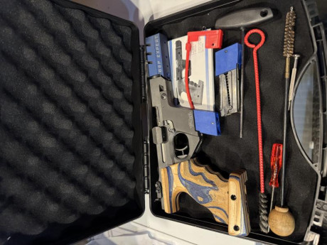 Buenas tardes vendó Walther.32 por 1000 euros transporte incluido,un saludo. 00