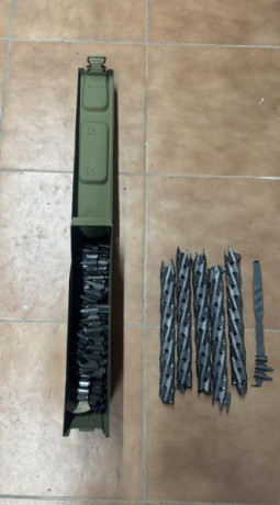 Cajas completamente nuevas, con 5 tramos de cinta y un principio de cinta. 
También disponibles cintas 02