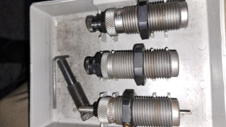 Usados pero en buen eatado
50 euros mas gastos de envio
Rcbs 9 mm pb 00