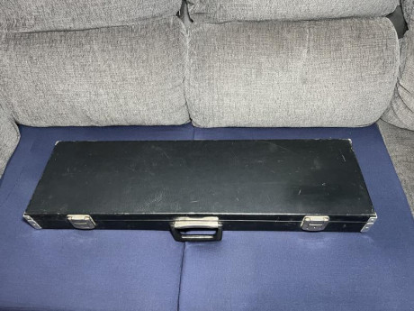 Se pone a la venta una escopeta LANBER para plato
Cañones de 75cm
Choques de 1 y 3 estrellas fijas
Lleva 02