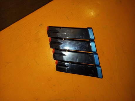 Vendo tanfoglio stock III pasada a extreme.  Lleva unos 8000 tiros. 5 cargadores con tapa armanov, recambios, 32