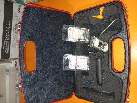 Vendo tanfoglio stock III pasada a extreme.  Lleva unos 8000 tiros. 5 cargadores con tapa armanov, recambios, 31