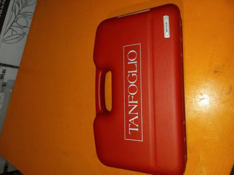 Vendo tanfoglio stock III pasada a extreme.  Lleva unos 8000 tiros. 5 cargadores con tapa armanov, recambios, 30