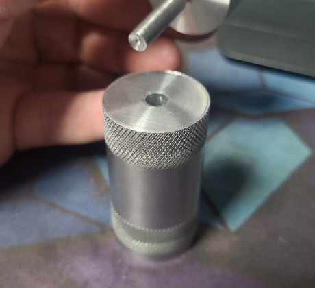 Se realizan encargos de mecanizado en general con torno y/o fresadora completamente artesanales.
Puertos 01