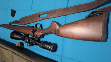 Se pone a la venta esta carabina del calibre 17 hmr. Se trata de una Ceska 457 Lux equipada con unas monturas 02
