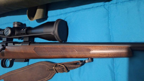 Se pone a la venta esta carabina del calibre 17 hmr. Se trata de una Ceska 457 Lux equipada con unas monturas 00