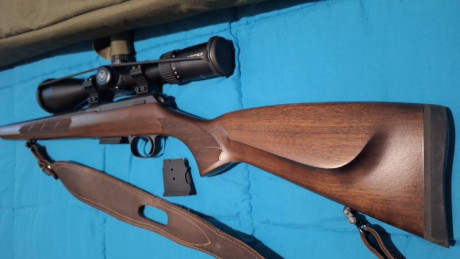 Se pone a la venta esta carabina del calibre 17 hmr. Se trata de una Ceska 457 Lux equipada con unas monturas 11