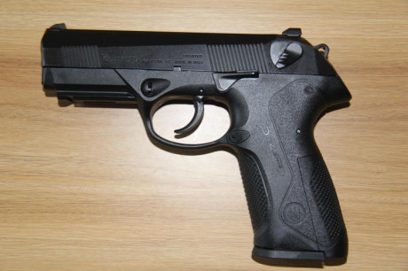 Buenas tardes

La Beretta Px4 FS del calibre 9pb. 

Es el modelo más grande de la serie, con cañón rotativo, 00