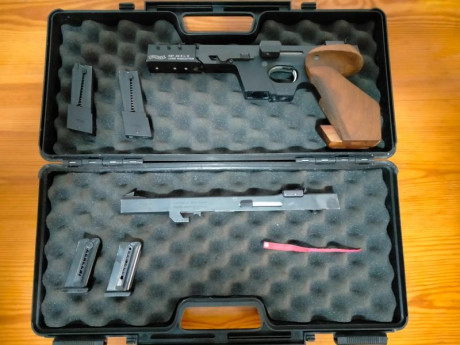 Un amigo pone en venta su  Walther Expert  con carros del .32 y del .22 LR.

El estado es excelente y 01