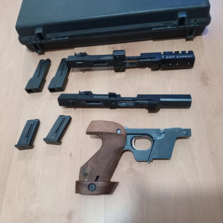 Un amigo pone en venta su  Walther Expert  con carros del .32 y del .22 LR.

El estado es excelente y 00