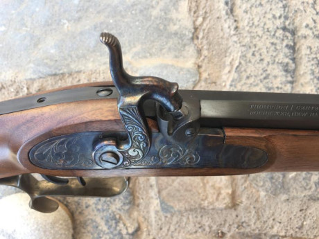 THOMSON CENTER HAWKEN CALIBRE .45
CAÑÓN PAVÓN. HERRAJES DE LATÓN Y MADERAS AL ACEITE. 
GUIADO EN “AE”.
FABRICADO 21