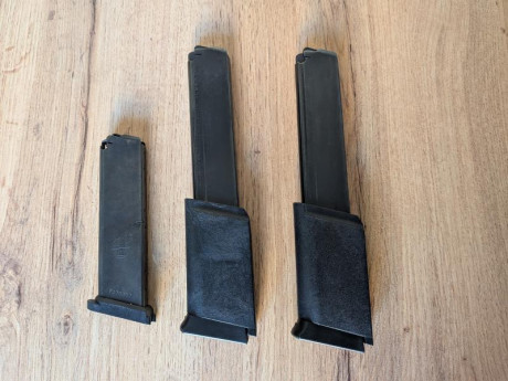 Carabina HI-POINT 995TS cal 9mm. 

 Poco que decir de este arma, sobradamente conocida. 
Muy poco usada.
Perfecta 00