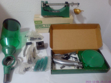 Se vende lote para recarga de la prestigiosa marca americana RCBS, compuesto por balanza 5-0-5 una de 01
