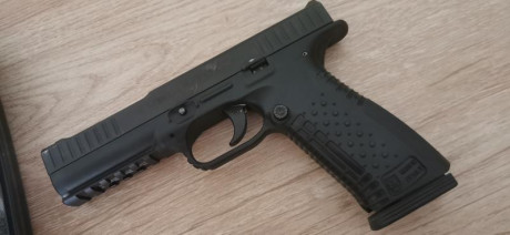 Se vende arma firearms strik one 9mm precio 450 eu wuapsap 690864759 un buen arma viene con su maletin 01