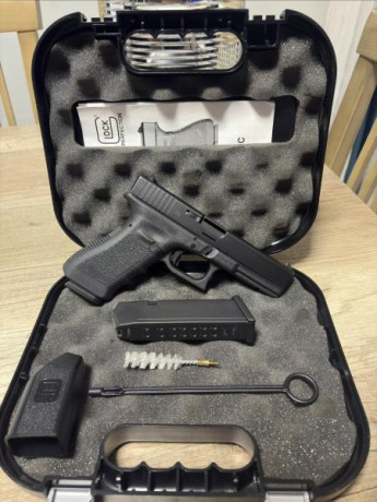 Glock 17 Gen 3 Nueva con sus dos cargadores, vaqueta de limpieza, cargador rápido, manuales y maletín.
Se 01