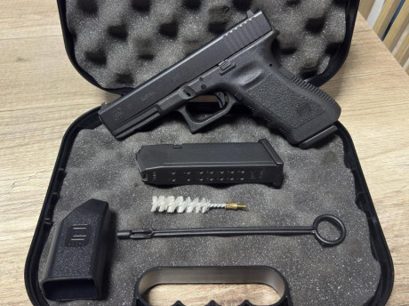 Glock 17 Gen 3 Nueva con sus dos cargadores, vaqueta de limpieza, cargador rápido, manuales y maletín.
Se 00