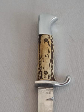 Vendo cuchillo de caza con perfil estilo Bowie.
La hoja tiene una forma larga con punta de clip bastante 01