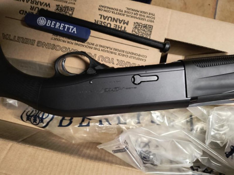 Se vende escopeta Beretta A400 Lite del calibre 20 con 66 cm en muy buen estado
con poco uso , con caja 01