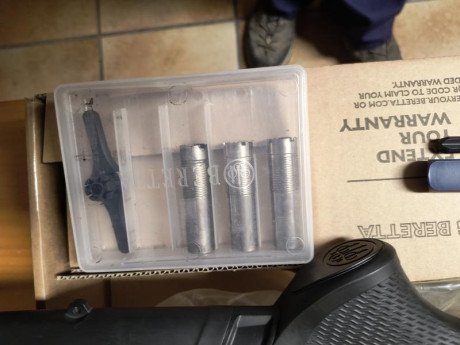 Se vende escopeta Beretta A400 Lite del calibre 20 con 66 cm en muy buen estado
con poco uso , con caja 00