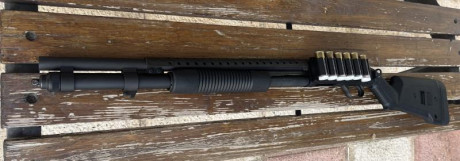 Escopeta corredera Mossberg 590A1. Calibre 12/70-76.
Nueva sin estrenar. 
Construcción Mil-Spec 3443E.
Cañón 01