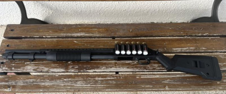 Escopeta corredera Mossberg 590A1. Calibre 12/70-76.
Nueva sin estrenar. 
Construcción Mil-Spec 3443E.
Cañón 00