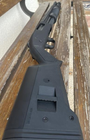 Escopeta corredera Mossberg 590A1. Calibre 12/70-76.
Nueva sin estrenar. 
Construcción Mil-Spec 3443E.
Cañón 11