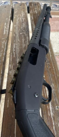 Escopeta corredera Mossberg 590A1. Calibre 12/70-76.
Nueva sin estrenar. 
Construcción Mil-Spec 3443E.
Cañón 10