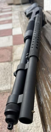 Escopeta corredera Mossberg 590A1. Calibre 12/70-76.
Nueva sin estrenar. 
Construcción Mil-Spec 3443E.
Cañón 20