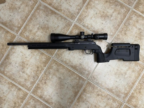 Se vende carabina CZ 457 Varmint equipada con chasis MDT XRS negro, lleva freno de boca y muelles de gatillo 01