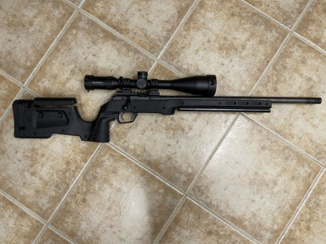Se vende carabina CZ 457 Varmint equipada con chasis MDT XRS negro, lleva freno de boca y muelles de gatillo 00