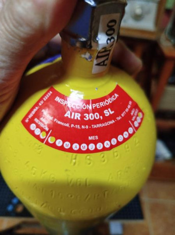 Vendo  botella aire 450 bar, 10l. y estación de carga, todo en buen estado.
Ultima revisión 2018
Precio: 00