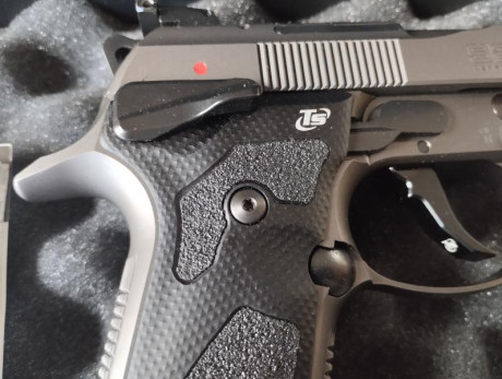 Pues eso, vendo una Beretta 92X PERFORMANCE DARK de Toni Sistem, 9mm, guiada en F. Tres cargadores y maletín 01
