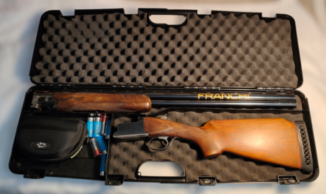 Se vende Franchi Astore Trap. Cañones ventilados 74 cm, 1*/2*. Cantonera nueva. Mira (fibra) nueva.
Escopeta 01