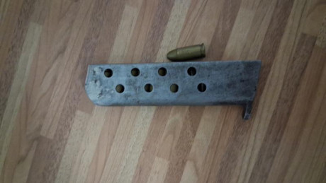 vendo cargador del 7,65 , posiblemente es de una astra 300,  20€ 00