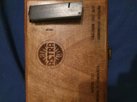 vendo cargador del 7,65 , posiblemente es de una astra 300,  20€ 40