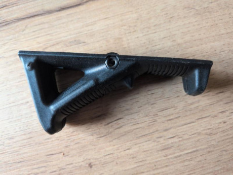 Carabina HI-POINT 995TS cal 9mm. 

 Poco que decir de este arma, sobradamente conocida. 
Muy poco usada.
Perfecta 50