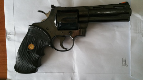 Hola, vendo este revolver COLT PHYTON, de cuatro pulgadas, cachas PACHMAYR, con muy poco uso, guiado en 01