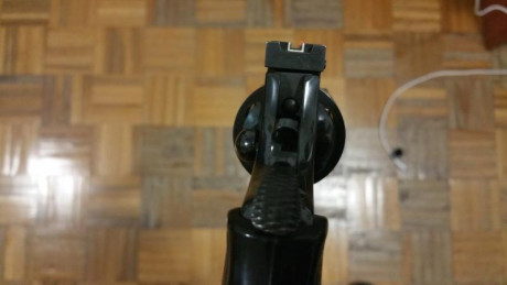 Hola, vendo este revolver COLT PHYTON, de cuatro pulgadas, cachas PACHMAYR, con muy poco uso, guiado en 00