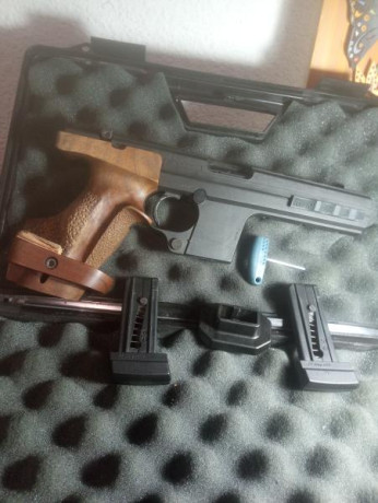 Vendo Hammerli 280 en 22lr en perfecto estado de funcionamiento.800€ más gastos de envío.Tiene dos contrapesos 10