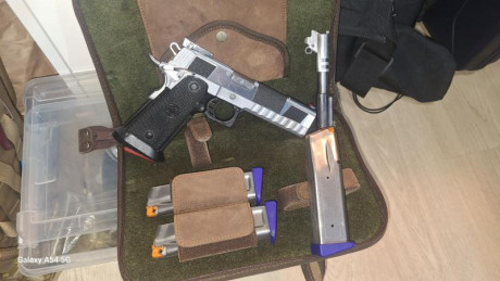 Estimados, pongo a la venta una SPS 2011 STANDAR PLUS HYBRYD en 9 y 40 S&W,. Está fabricada y montada 32