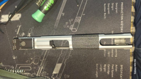 Estimados, pongo a la venta una SPS 2011 STANDAR PLUS HYBRYD en 9 y 40 S&W,. Está fabricada y montada 51