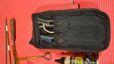 Vendo este equipo de limpieza Otis para varios calibres de arma corta y larga mas todo lo que se ve en 01