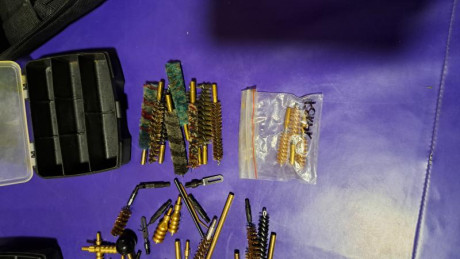 Vendo este equipo de limpieza Otis para varios calibres de arma corta y larga mas todo lo que se ve en 20